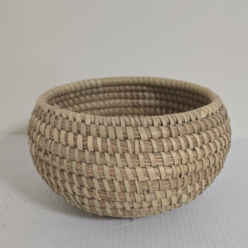South Carolina Handwoven Sweetgrass Basket